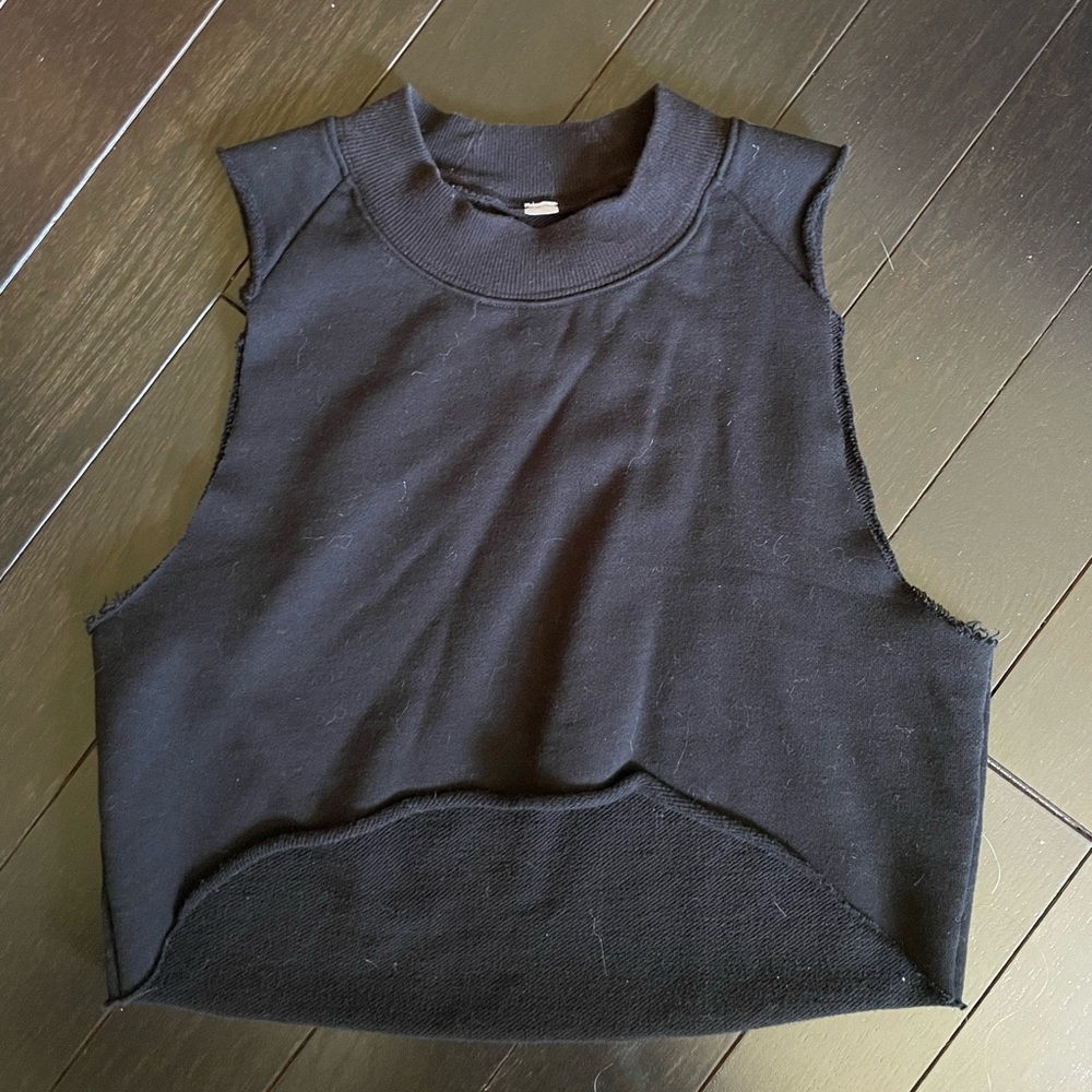Alo black cropped top
